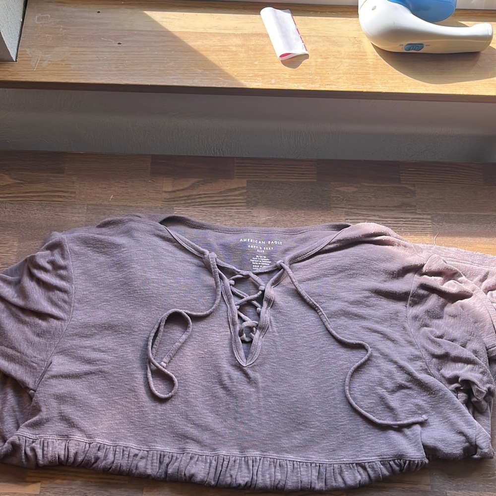 American Eagle babydoll style shirt